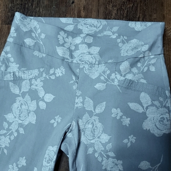 Joe B. By Joe pullon med floral med pants rn#16361 rayon - Picture 4 of 13